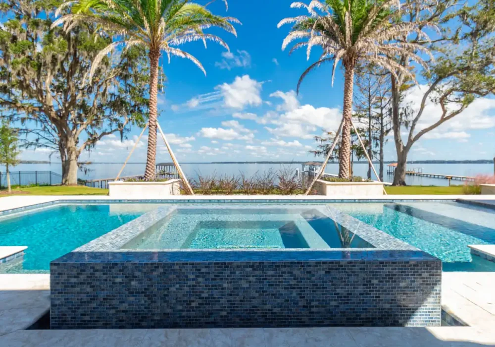 Swimming pool and spa on the St. Johns River